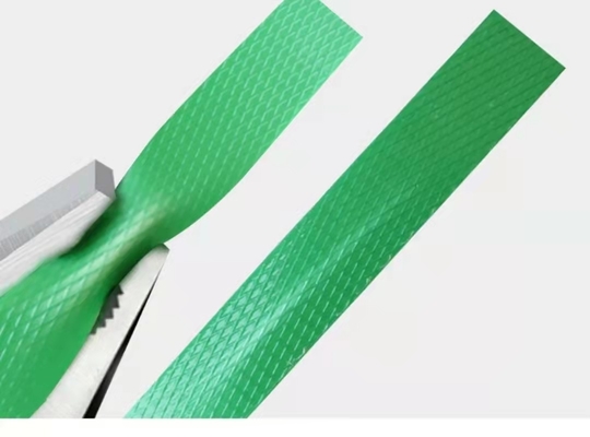 Durable Green Color PET Band Strapping Heavy Duty Embossed Smooth For Packing