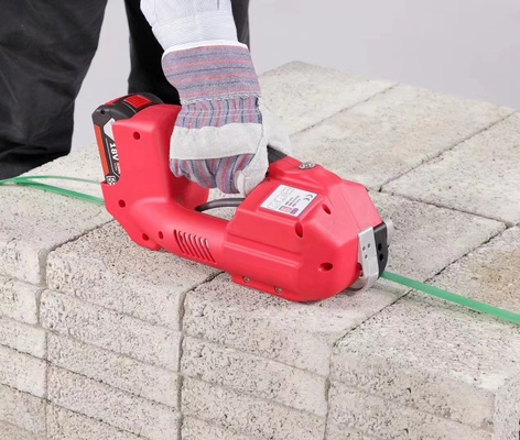 High-speed intelligent hand-held automatic baler with load-bearing force of 400KG